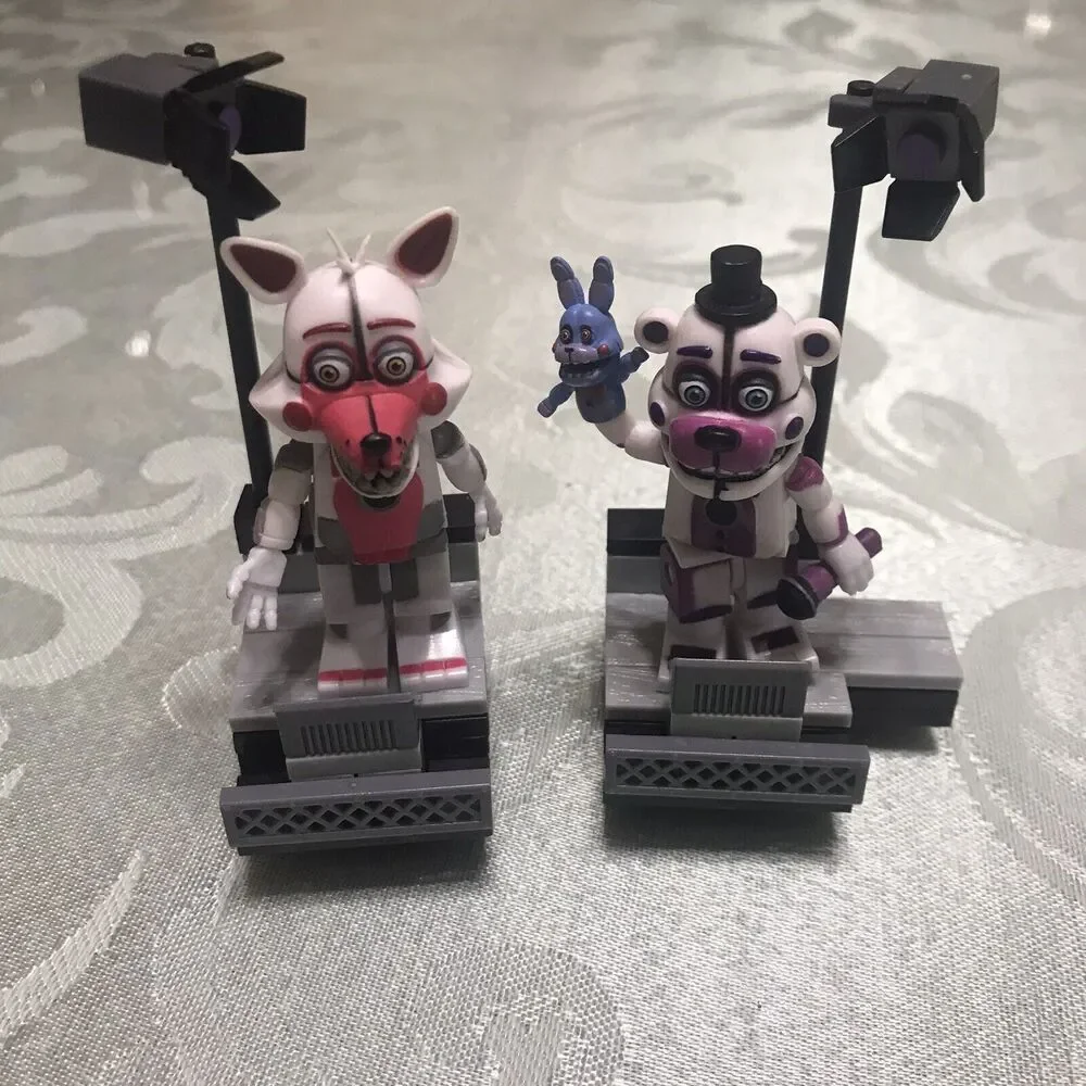 McFarlane Five Nights at Freddy's Spotlight Stage Left Foxy & Freddy Replacement